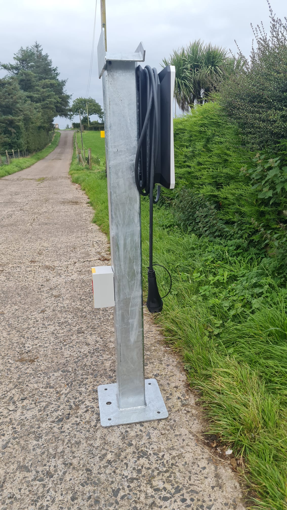 Loxone Single Phase and 3 Phase Charger stand
