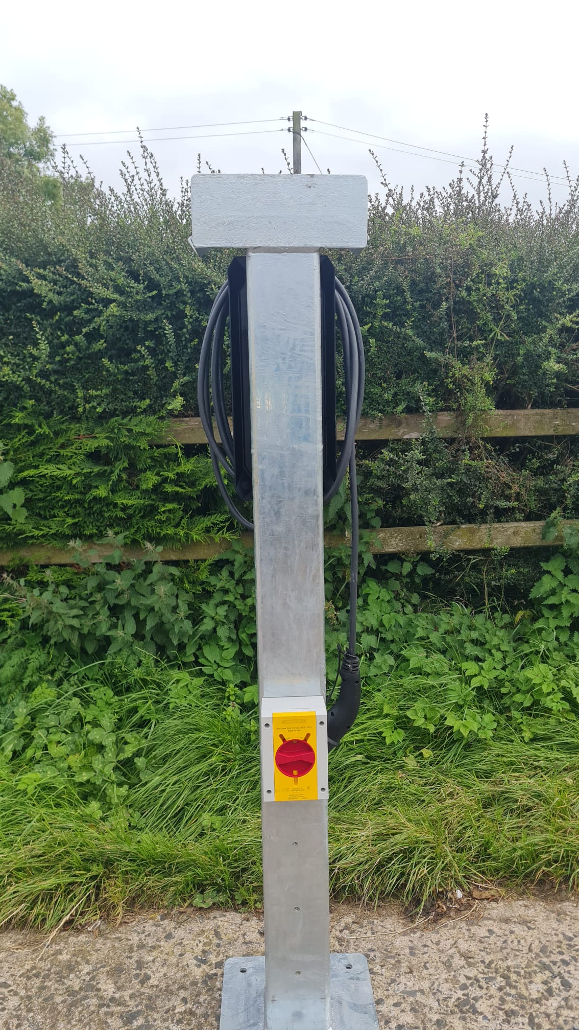 Loxone Single Phase and 3 Phase Charger stand